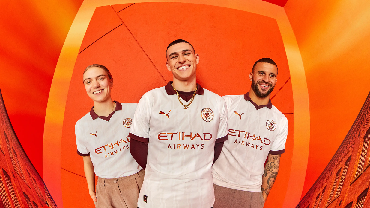 Manchester City away jersey.png