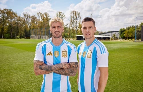 camiseta de argentina 2024 de copa america primera equipacion en camisetasfutbol.mx .jpg