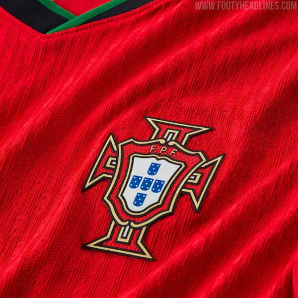 camiseta de seleccion portugal rojo local para copa europa en 2024-25 en camisetasfutbol.mx.jpg