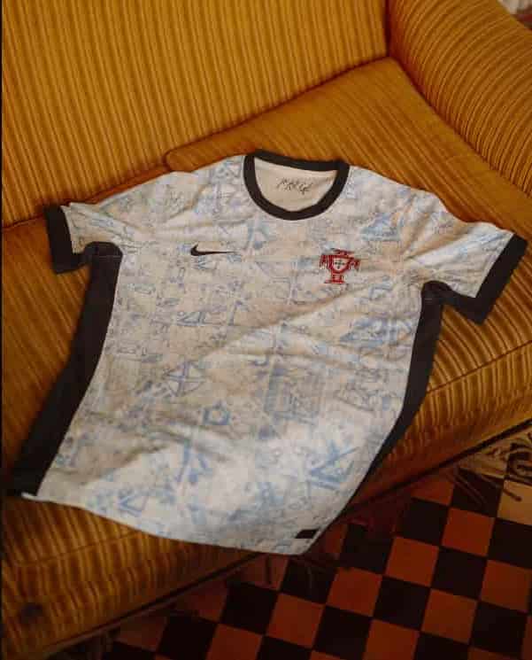 El jersey de Portugal 2024/25 CAMISETASFUTBOL.MX.jpg