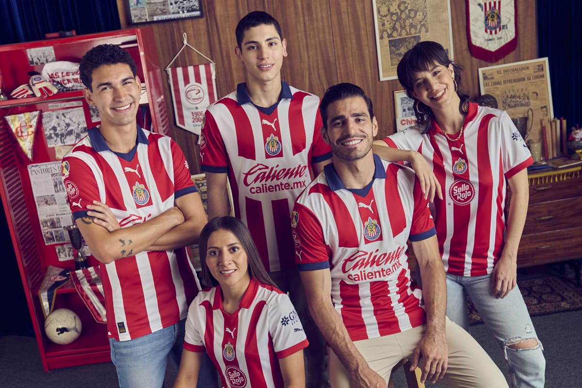 Primera Equipación de Chivas 2023-24 version hincha en Camisetasfutbol,mx.jpg
