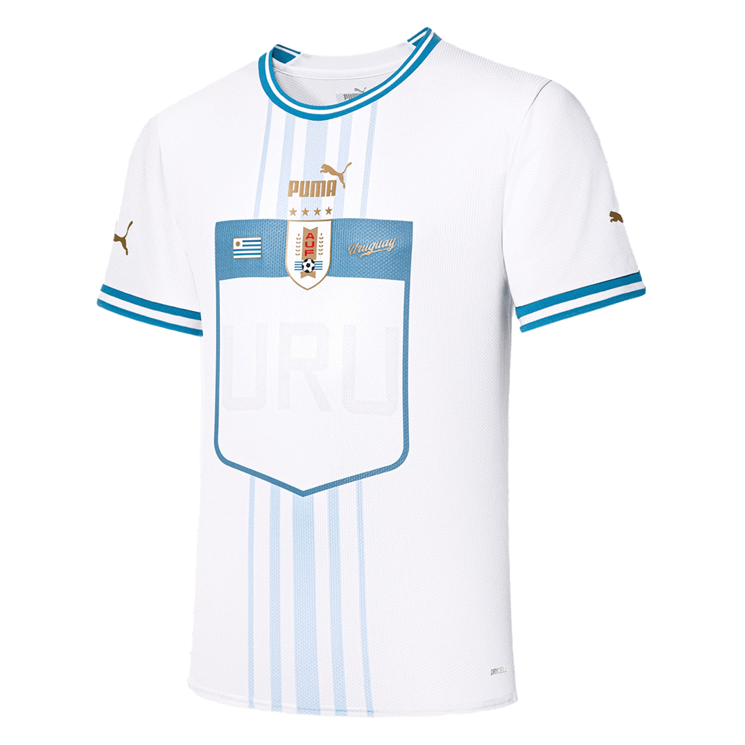 Fila de uruguay camisetas de fútbol a la venta fuera de una tienda