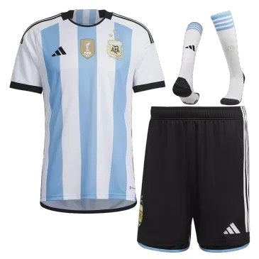 Tres Estrellas Miniconjunto Completo Argentina 2022 Primera Equipación Local Niño (Camiseta + Pantalón Corto + Calcetines) Adidas - camisetasfutbol